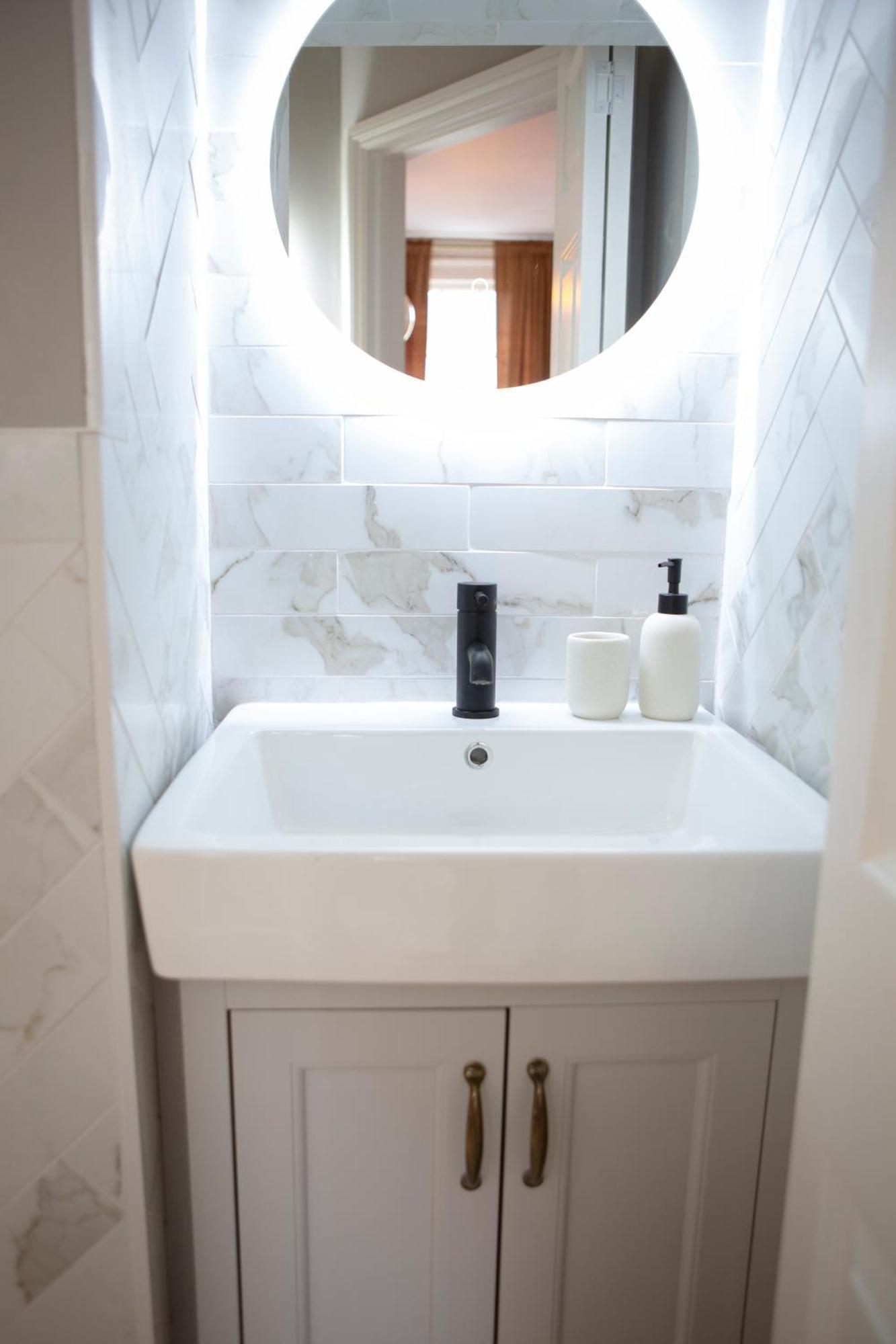1 Bed Apartments - Central Bath Room photo