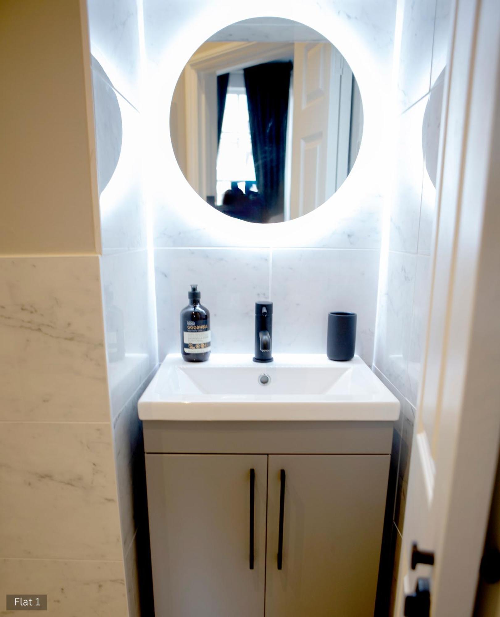 1 Bed Apartments - Central Bath Room photo